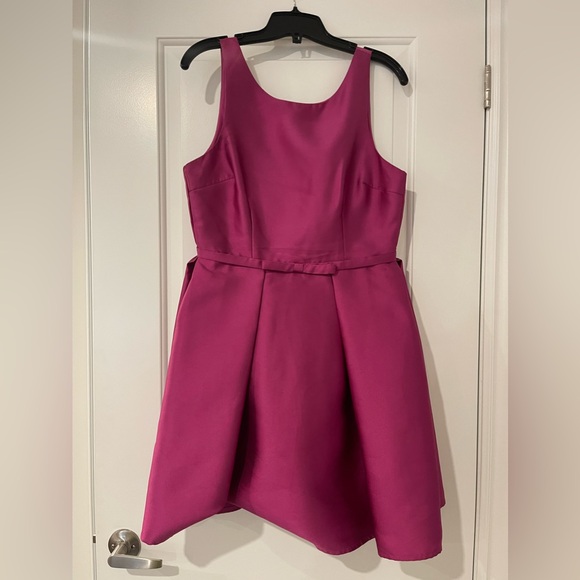Fuchsia evening dress with pockets. Size M but fits more like L. Cute and girly - Picture 2 of 6